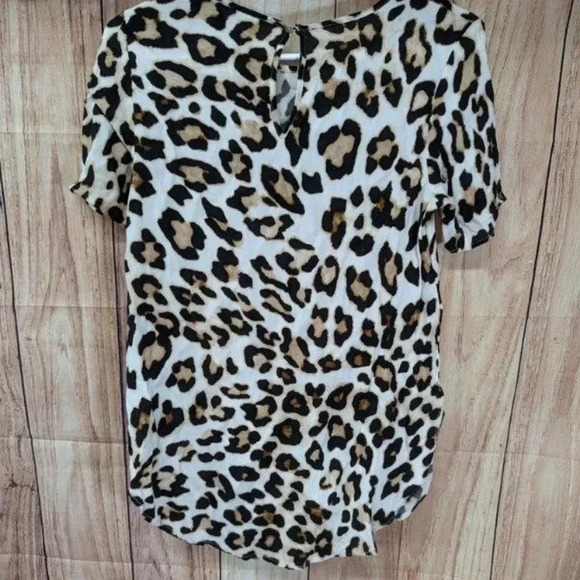 H&M Short-Sleeved Leopard Print Blouse Top size 2 NWOT - Picture 3 of 5